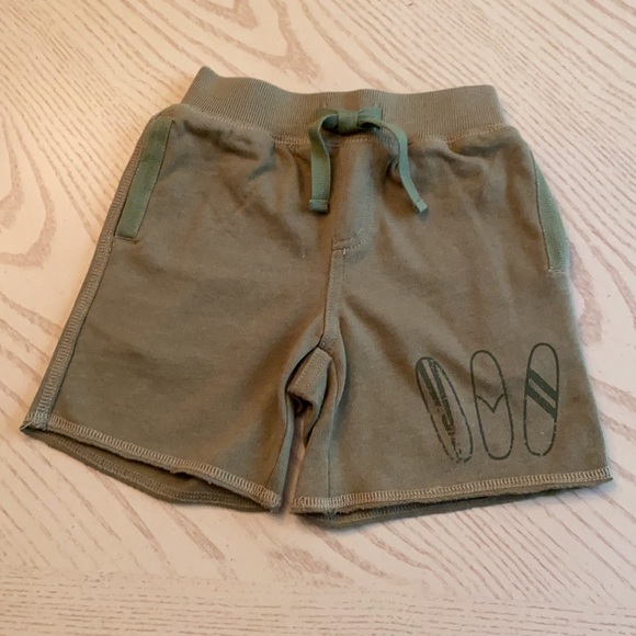 NWT Gymboree boys 12-24M olive green short set - Picture 5 of 7